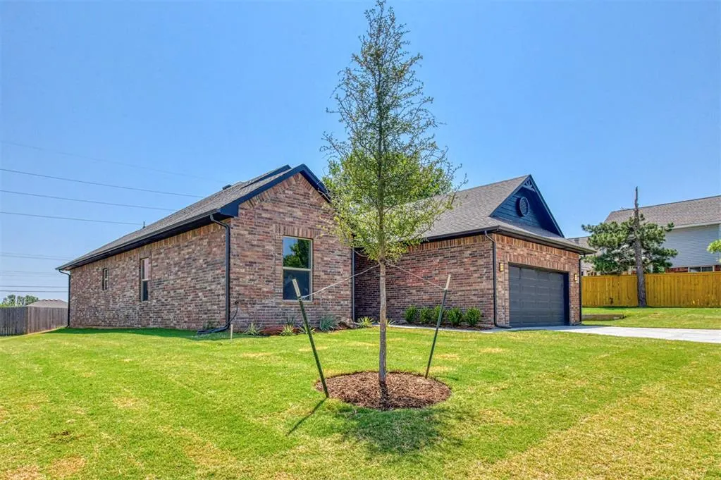 Photo 2 — 519 NE 23rd Avenue, Norman, OK 73071