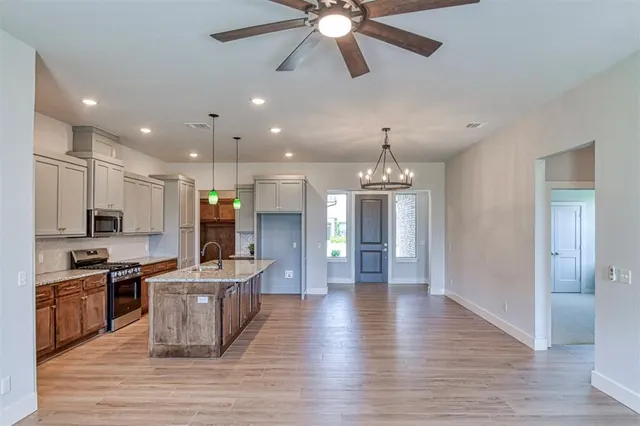 Photo 7 — 519 NE 23rd Avenue, Norman, OK 73071