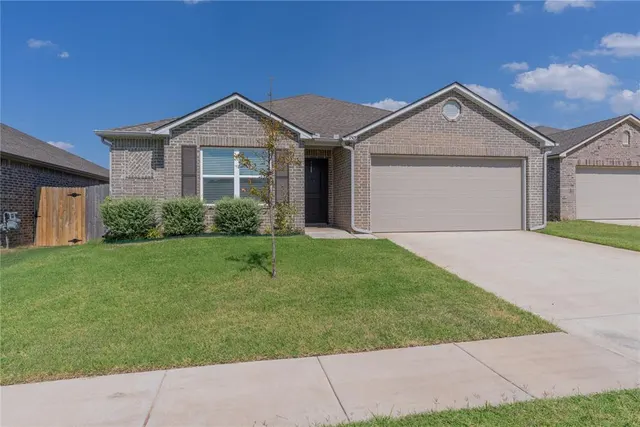 Photo 3 — 9508 Saddle Drive, Yukon, OK 73099