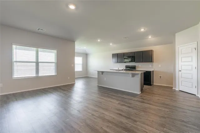 Photo 5 — 9508 Saddle Drive, Yukon, OK 73099
