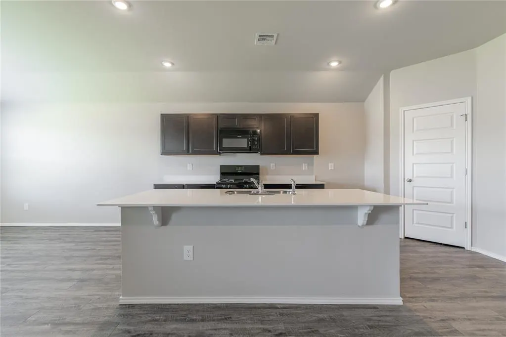 Photo 8 — 9508 Saddle Drive, Yukon, OK 73099