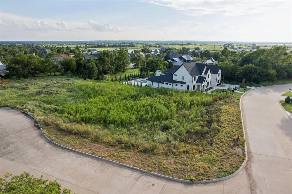 Photo 2 — 2622 Crittenden Court, Norman, OK 73072