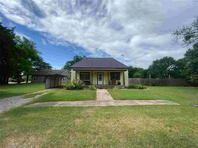 Front exterior — 407 W Franklin Street, Maud, OK 74854
