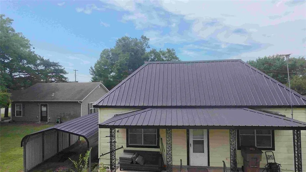 Photo 2 — 407 W Franklin Street, Maud, OK 74854
