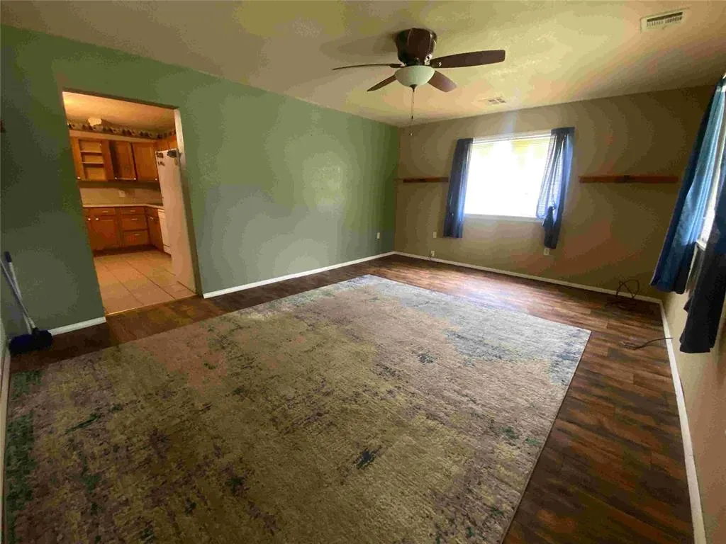 Photo 6 — 407 W Franklin Street, Maud, OK 74854