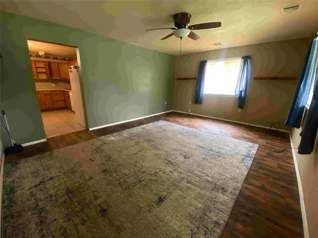 Photo 6 — 407 W Franklin Street, Maud, OK 74854