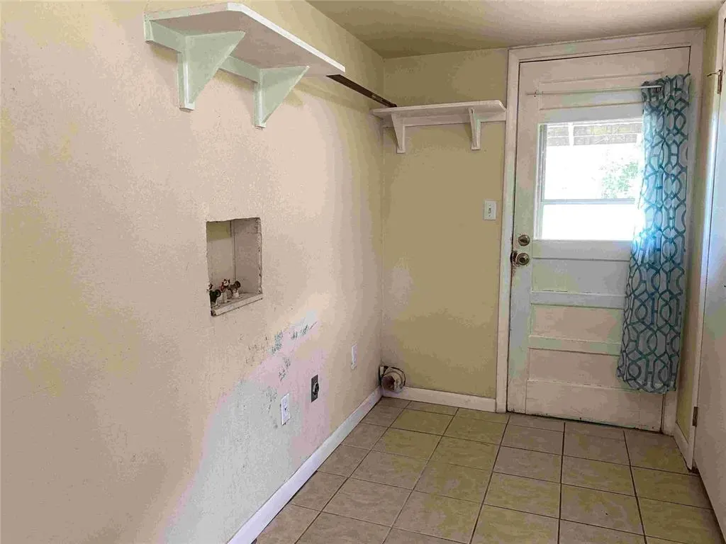 Photo 16 — 407 W Franklin Street, Maud, OK 74854