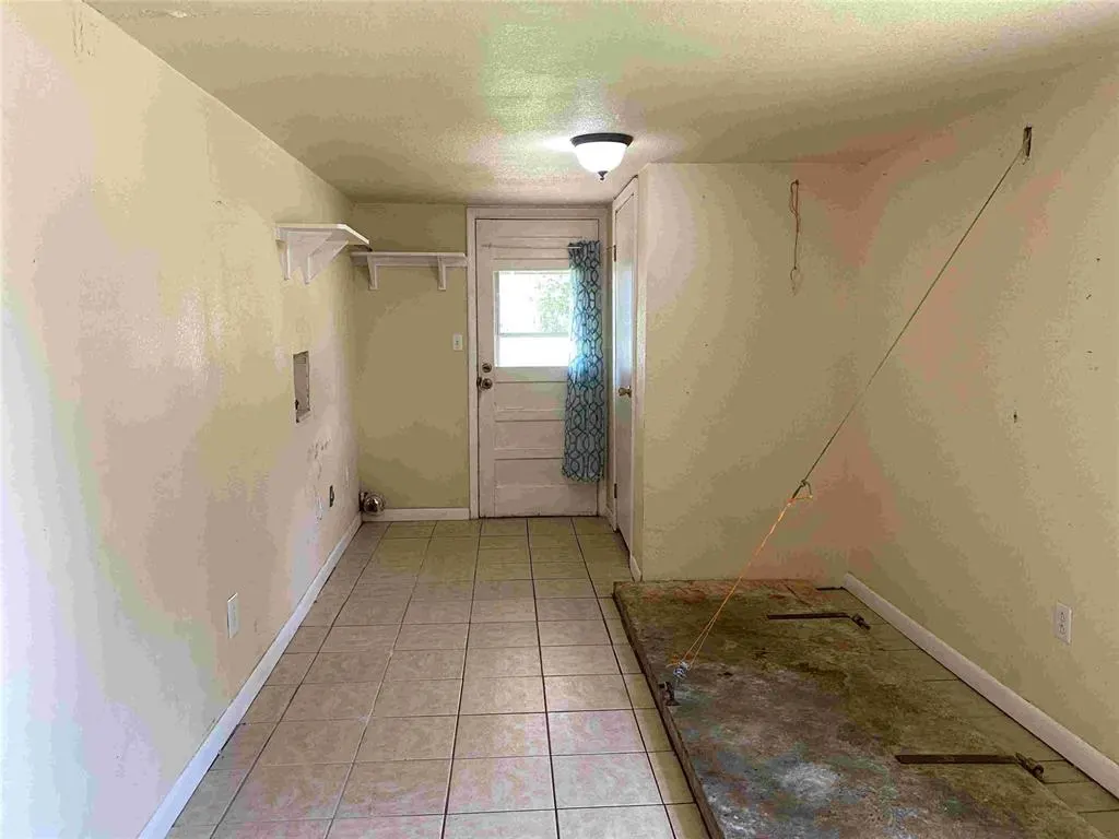 Photo 17 — 407 W Franklin Street, Maud, OK 74854