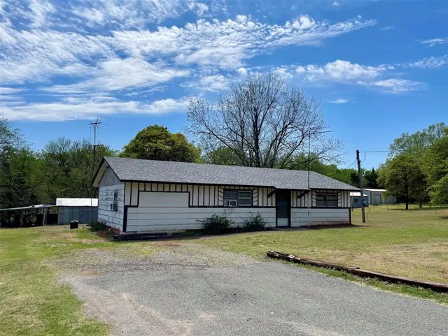 Front exterior — 10650 E Etowah Road, Noble, OK 73068