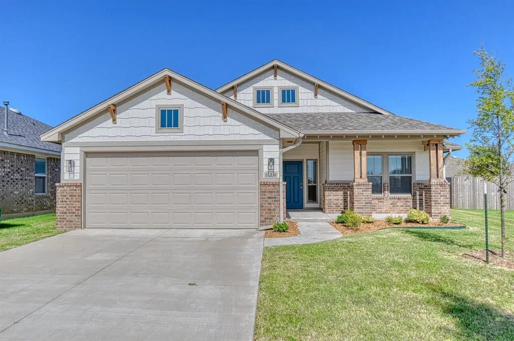 Photo 2 — 624 Caladium Drive, Yukon, OK 73099