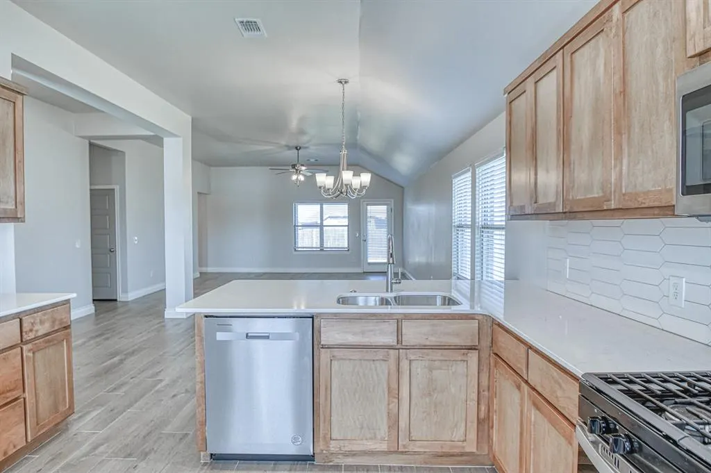 Photo 12 — 624 Caladium Drive, Yukon, OK 73099