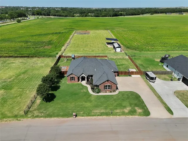 Photo 4 — 106 Riverview Drive, Clinton, OK 73601
