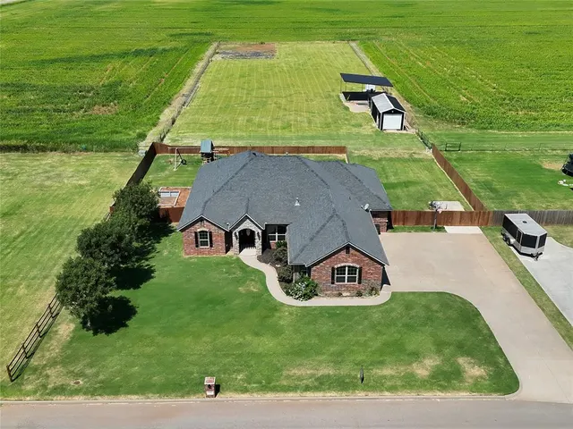 Photo 5 — 106 Riverview Drive, Clinton, OK 73601