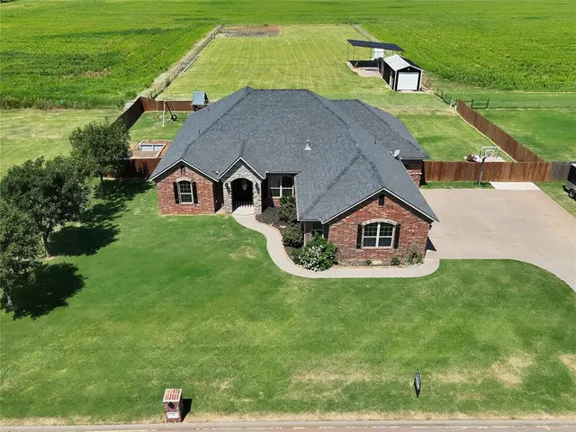 Photo 6 — 106 Riverview Drive, Clinton, OK 73601