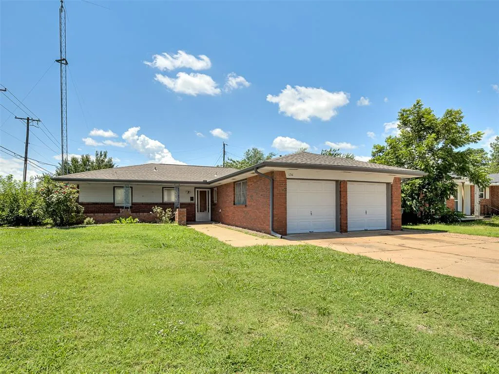 Photo 2 — 136 Elwood Drive, Edmond, OK 73013