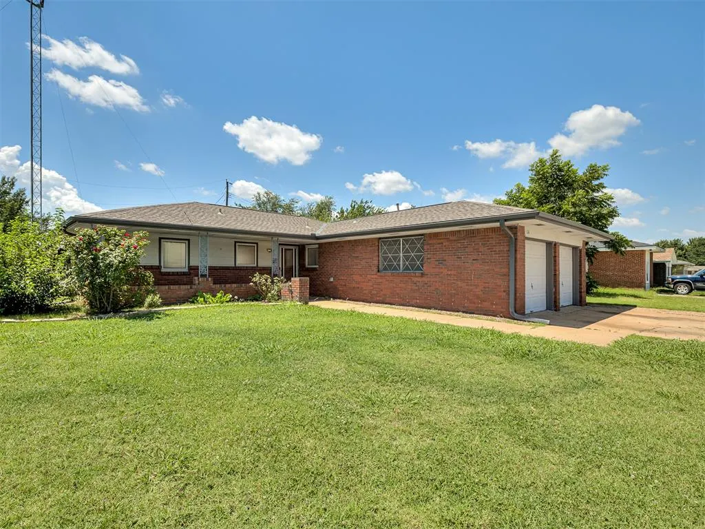 Photo 3 — 136 Elwood Drive, Edmond, OK 73013