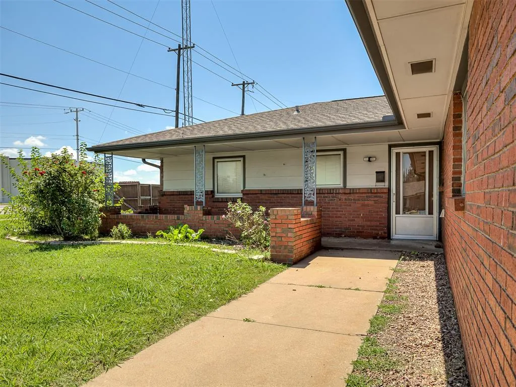 Photo 4 — 136 Elwood Drive, Edmond, OK 73013