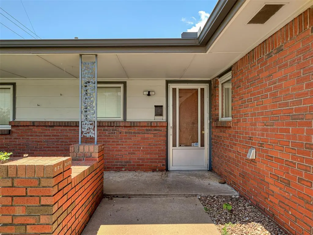 Photo 5 — 136 Elwood Drive, Edmond, OK 73013