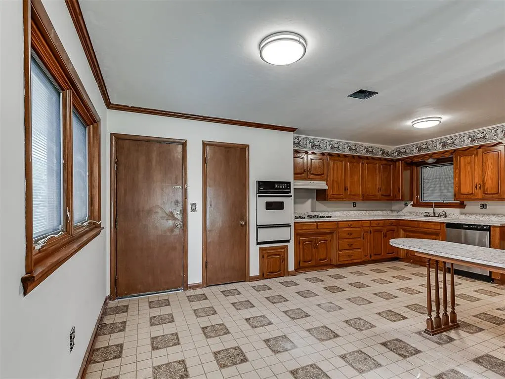 Photo 12 — 136 Elwood Drive, Edmond, OK 73013