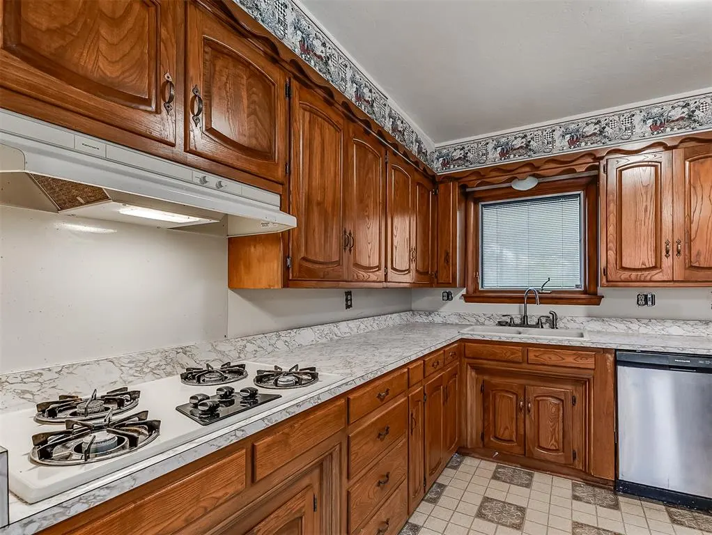 Photo 14 — 136 Elwood Drive, Edmond, OK 73013