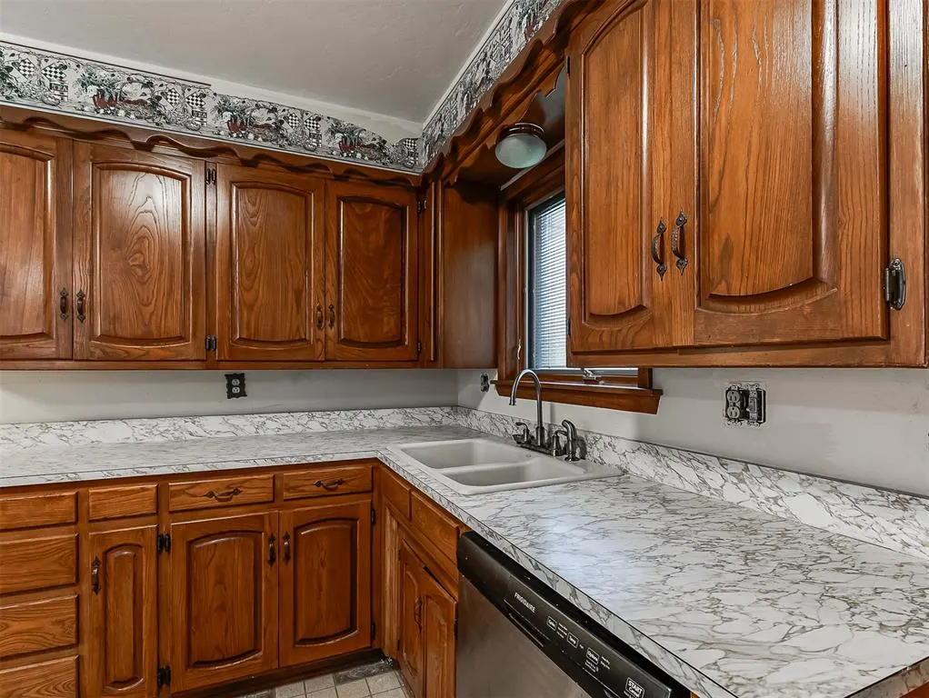 Photo 16 — 136 Elwood Drive, Edmond, OK 73013