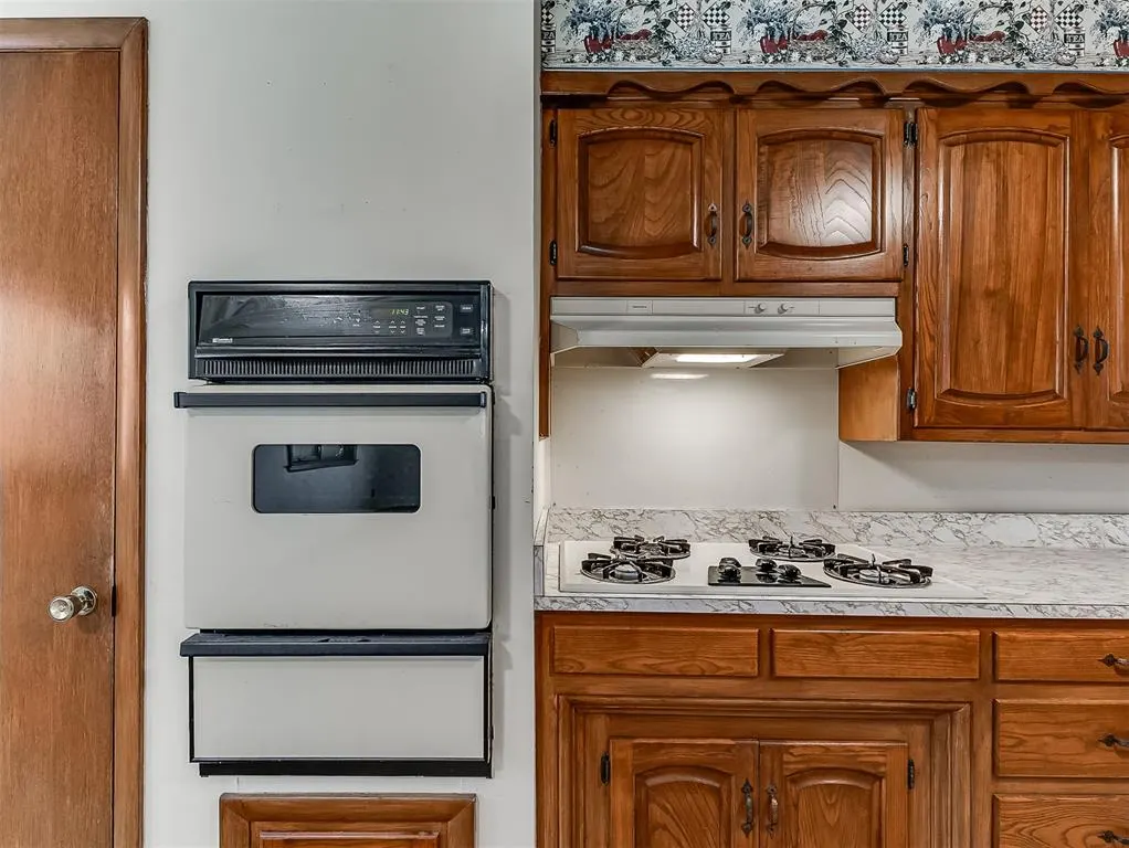 Photo 17 — 136 Elwood Drive, Edmond, OK 73013