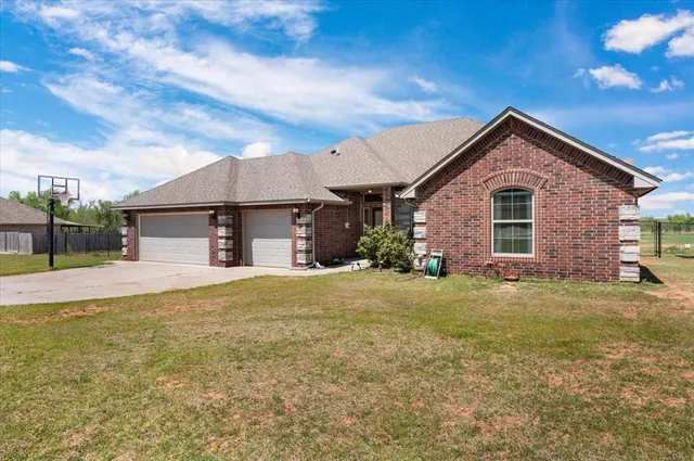 Photo 2 — 2004 County Road 1198, Tuttle, OK 73089