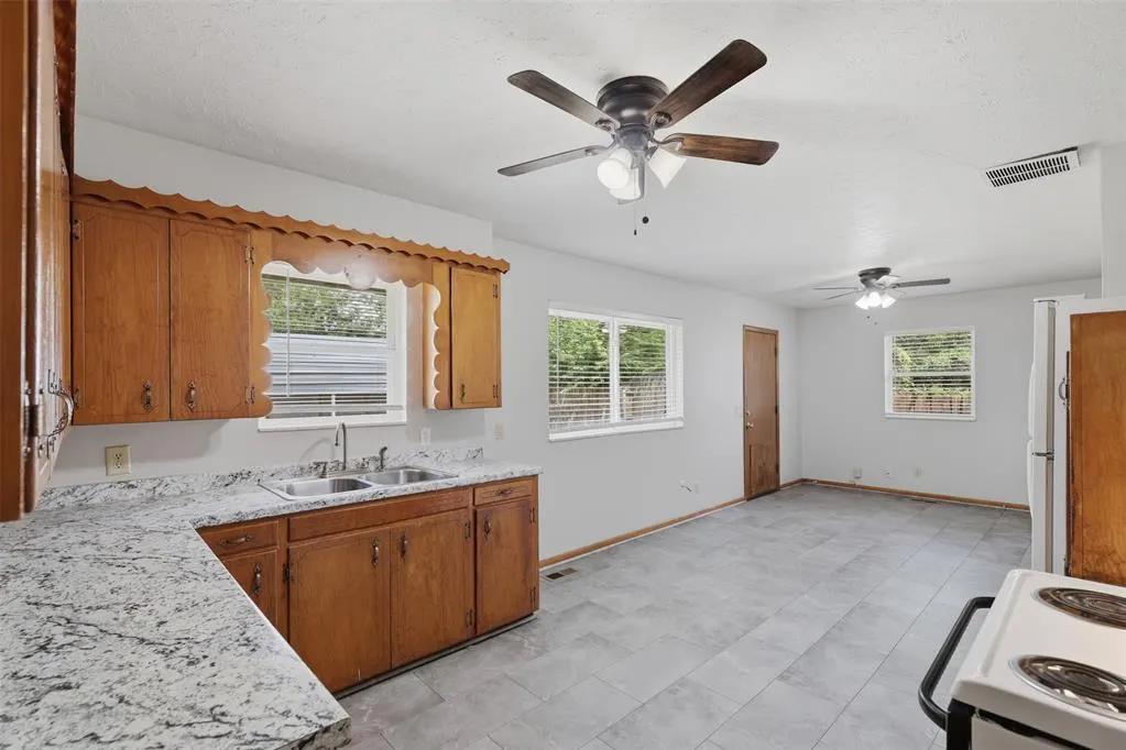 Photo 12 — 1320 S 11th Street, Kingfisher, OK 73750