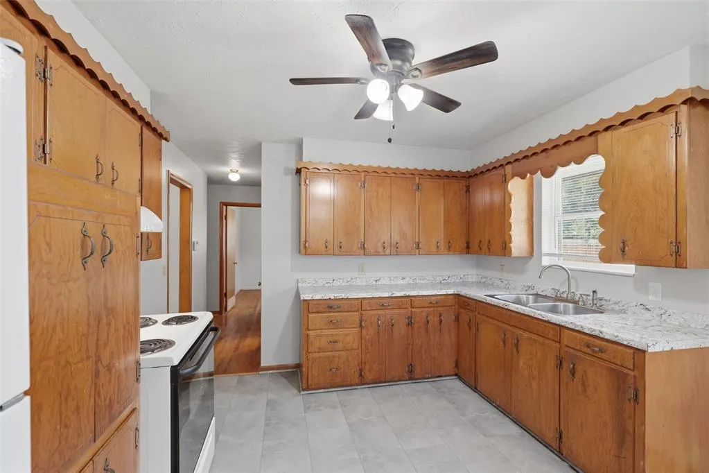 Photo 14 — 1320 S 11th Street, Kingfisher, OK 73750