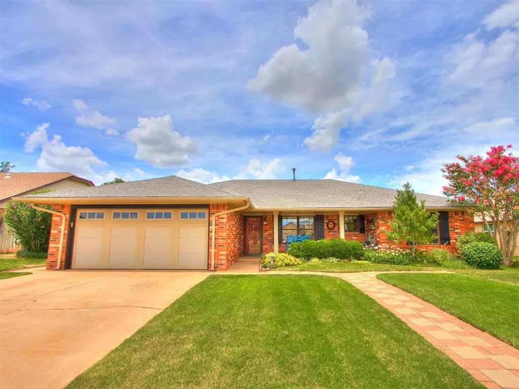 Front exterior — 901 NE 19th Street, Moore, OK 73160