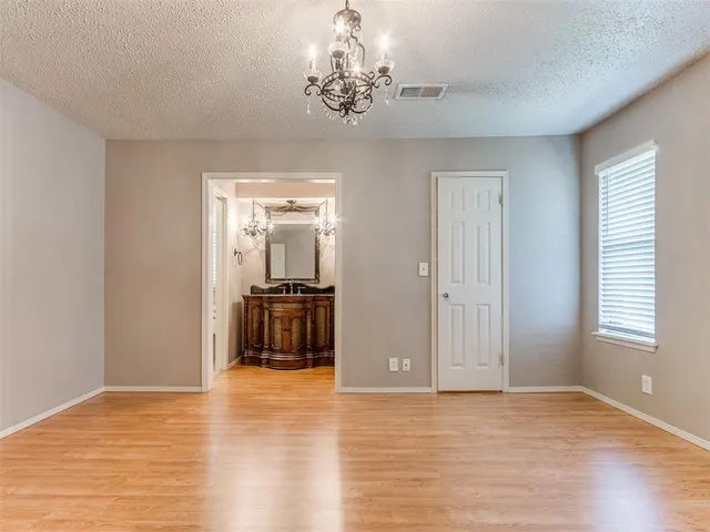 Photo 8 — 901 NE 19th Street, Moore, OK 73160