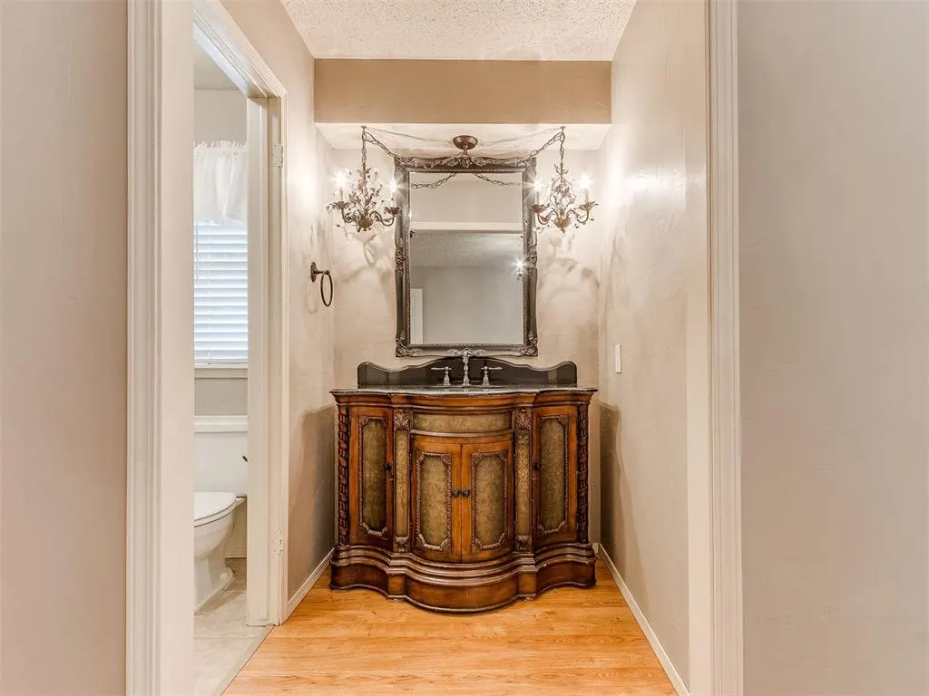 Photo 10 — 901 NE 19th Street, Moore, OK 73160