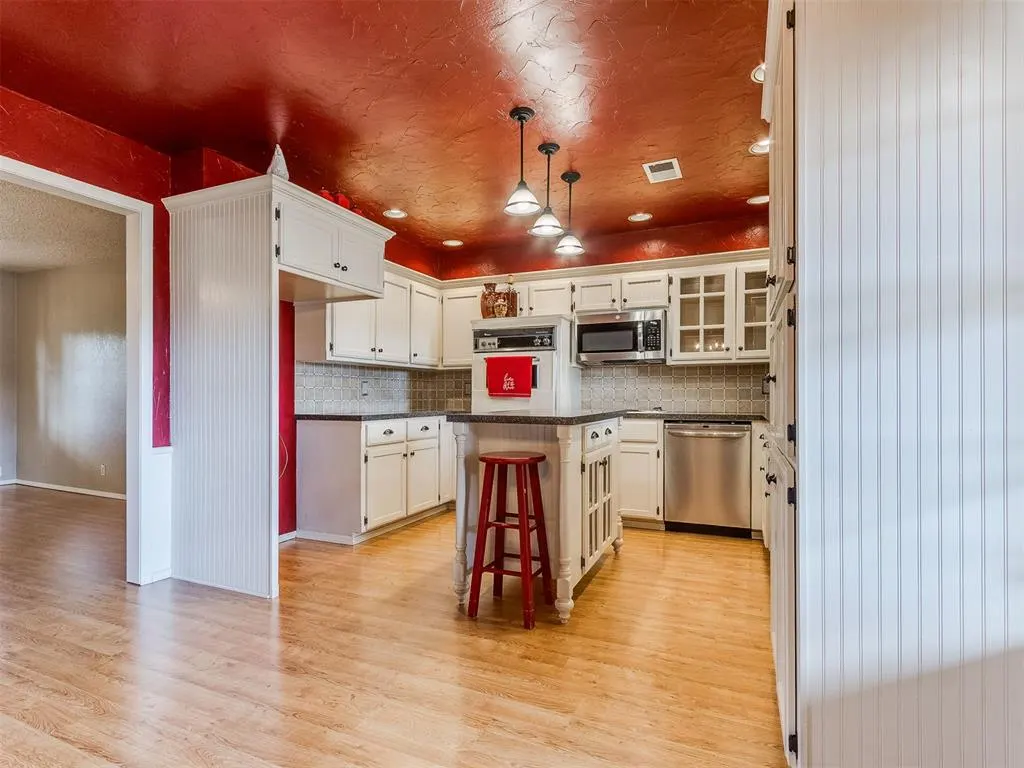 Photo 36 — 901 NE 19th Street, Moore, OK 73160