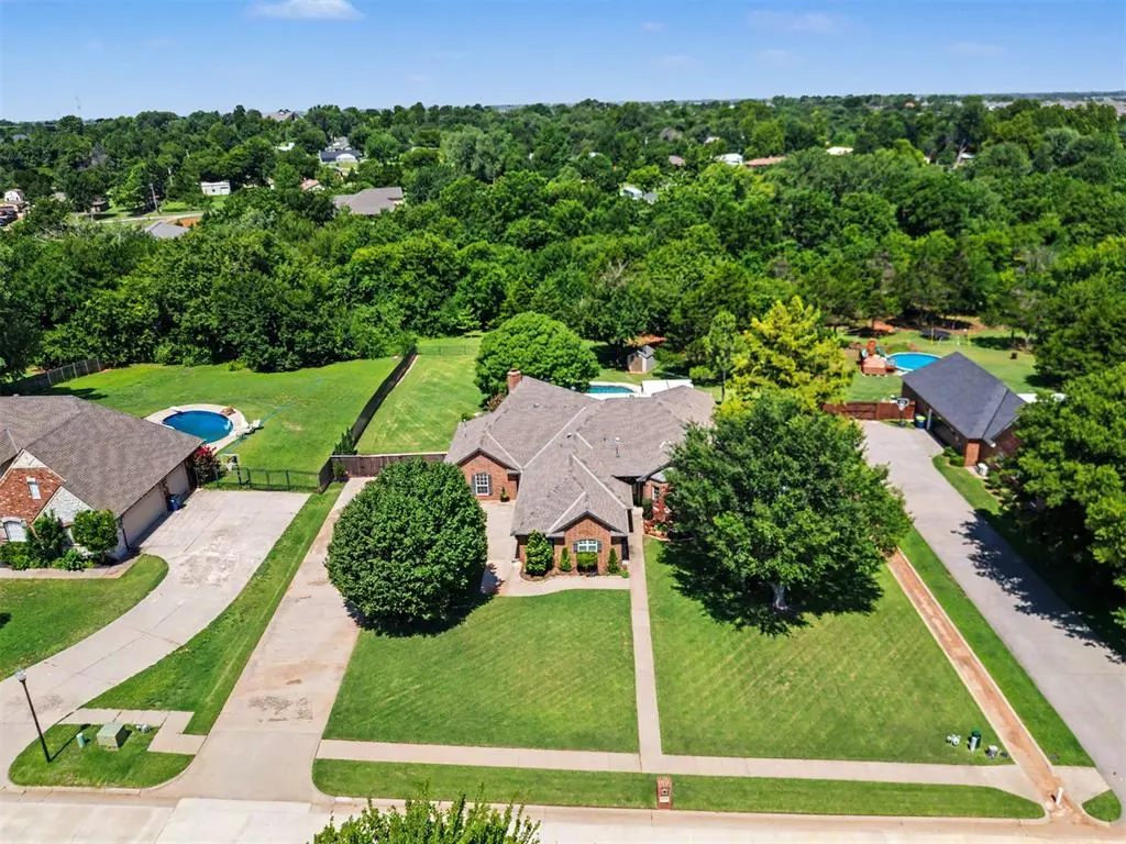 Photo 4 — 1321 N Bittercreek Terrace, Mustang, OK 73064
