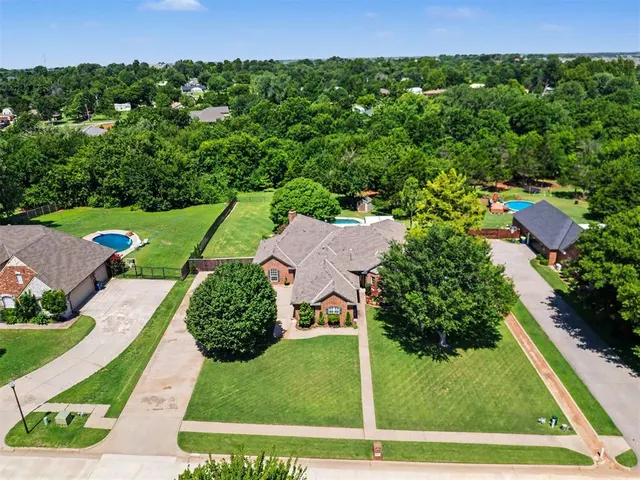 Photo 4 — 1321 N Bittercreek Terrace, Mustang, OK 73064