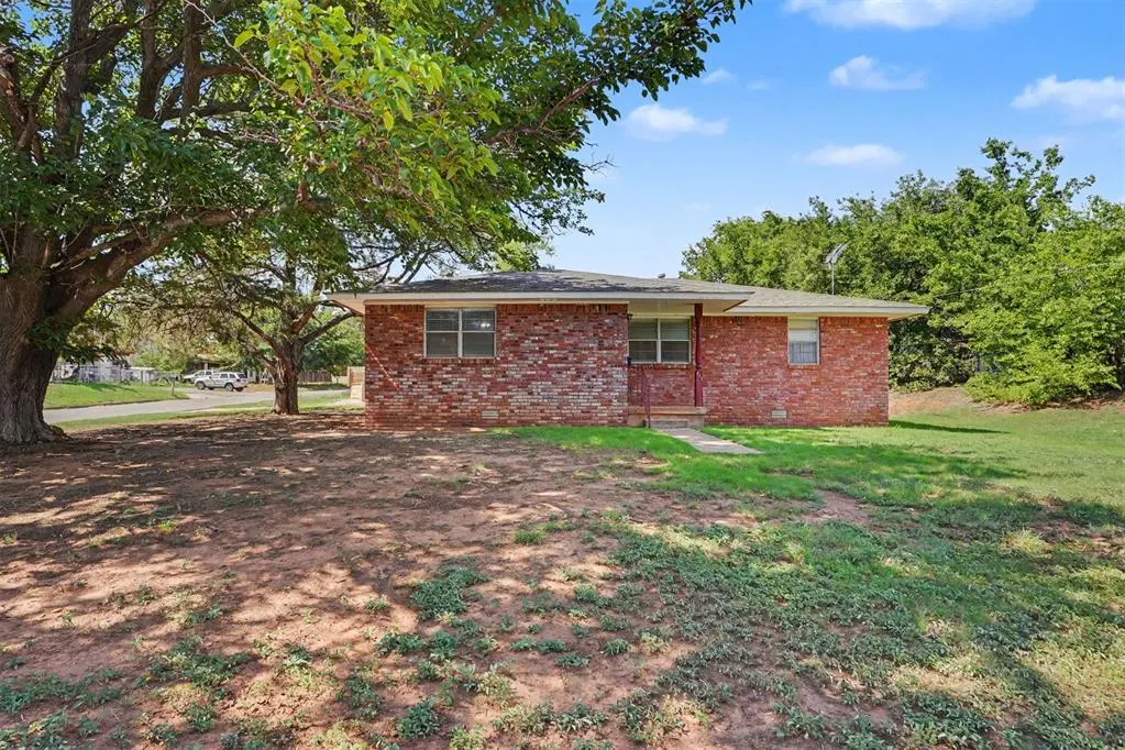 Front exterior — 111 W Cedar Avenue, Sayre, OK 73662