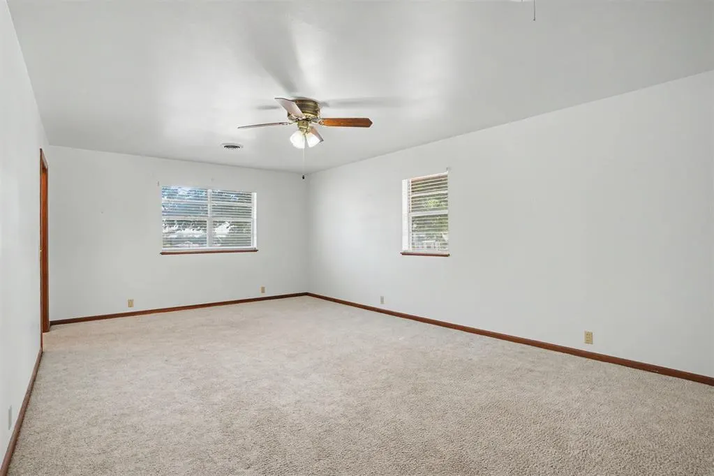 Photo 8 — 111 W Cedar Avenue, Sayre, OK 73662