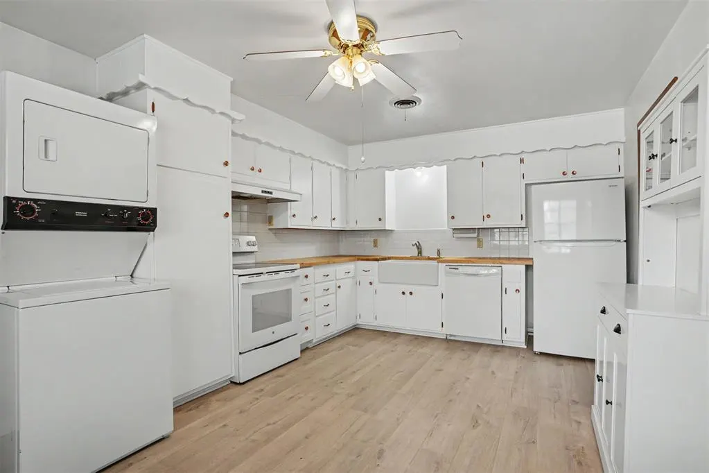 Photo 10 — 111 W Cedar Avenue, Sayre, OK 73662