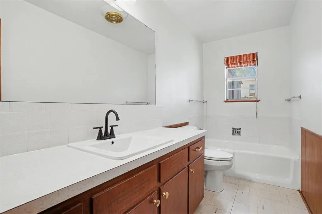 Photo 26 — 111 W Cedar Avenue, Sayre, OK 73662