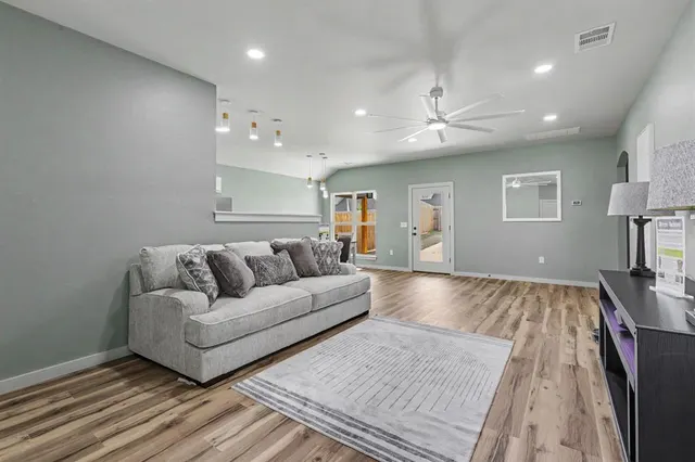 Photo 2 — 9820 NW 144th Street, Yukon, OK 73099