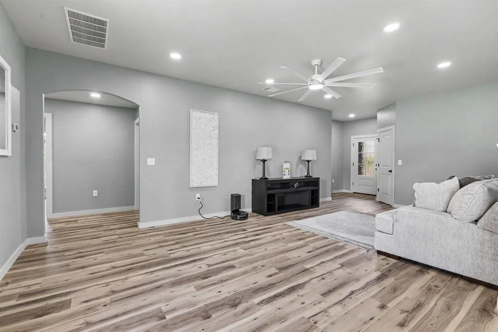 Photo 4 — 9820 NW 144th Street, Yukon, OK 73099