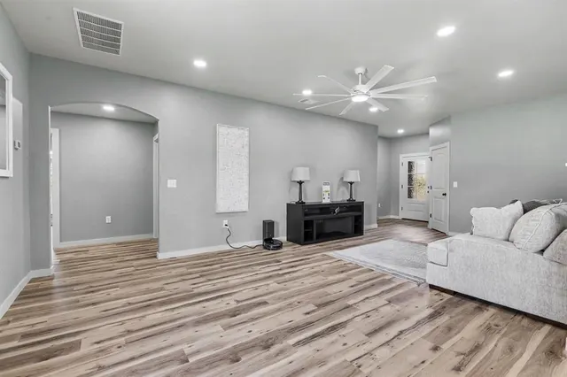 Photo 4 — 9820 NW 144th Street, Yukon, OK 73099