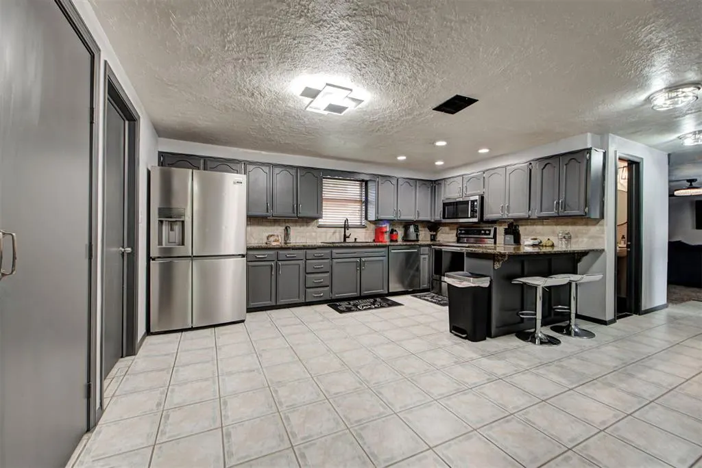 Photo 6 — 2633 SW 75th Street, Oklahoma City, OK 73159