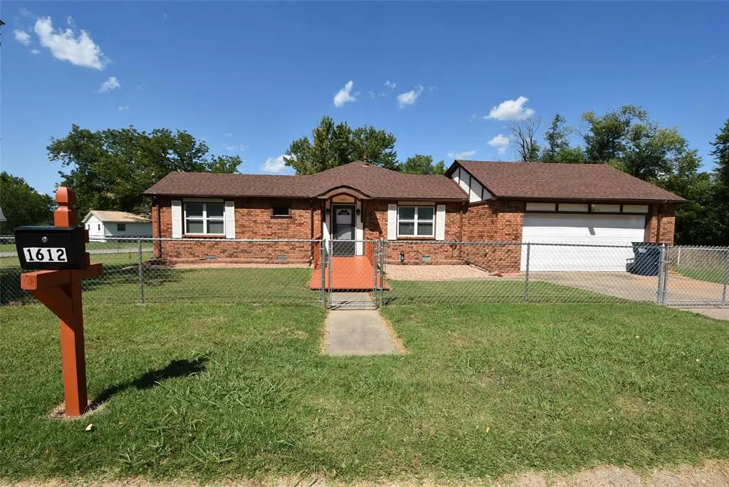 Photo 2 — 1612 Foster Avenue, Seminole, OK 74868