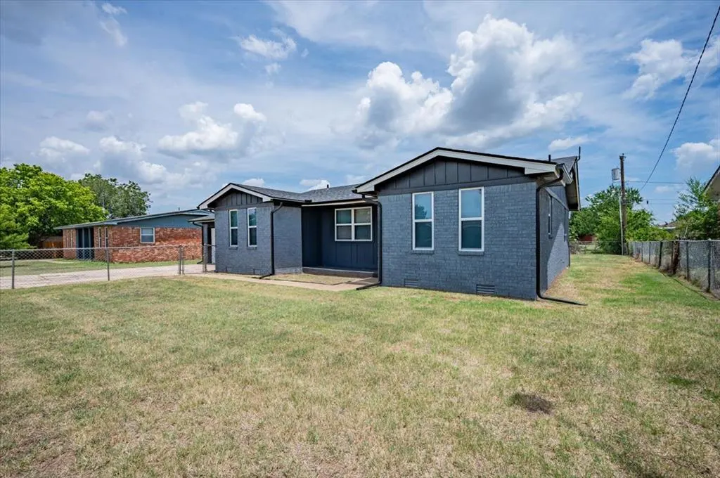 Photo 4 — 119 Windsor Road, Chickasha, OK 73018