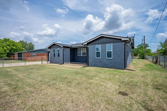 Photo 4 — 119 Windsor Road, Chickasha, OK 73018
