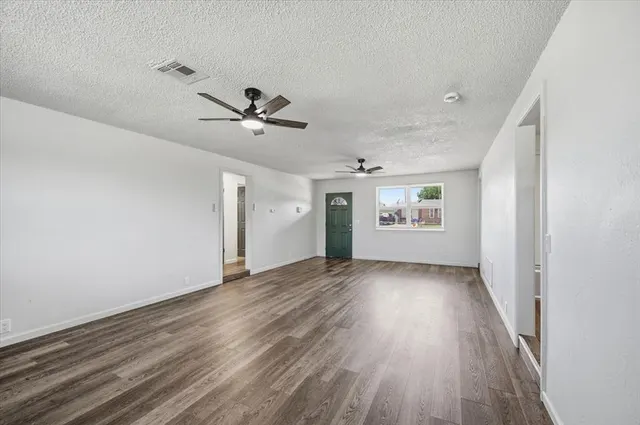 Photo 5 — 119 Windsor Road, Chickasha, OK 73018