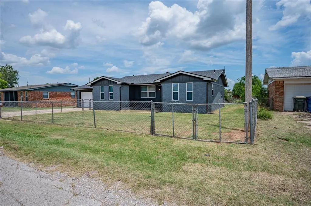 Photo 25 — 119 Windsor Road, Chickasha, OK 73018