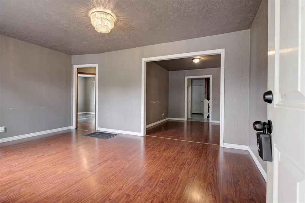 Photo 3 — 528 SW 48th Street, Oklahoma City, OK 73109