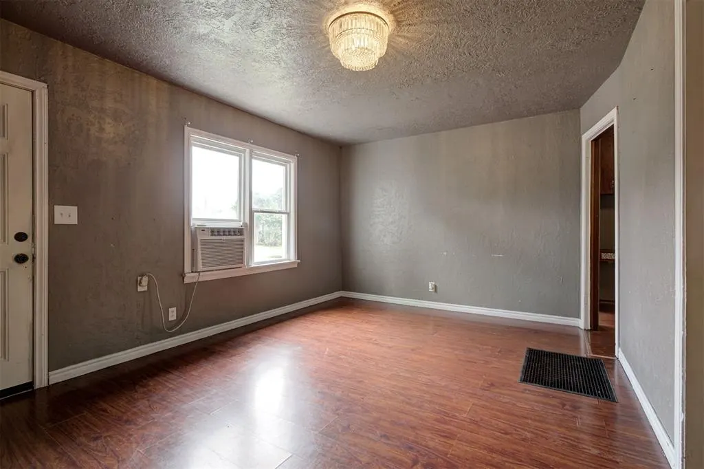Photo 4 — 528 SW 48th Street, Oklahoma City, OK 73109